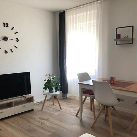 Grenznahe Ferienwohnung Mit 4 Schlafzimmern Grenzach-Wyhlen Exteriör bild
