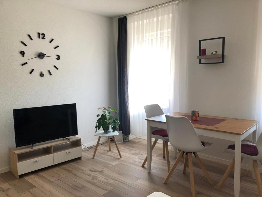 Grenznahe Ferienwohnung Mit 4 Schlafzimmern Grenzach-Wyhlen Exteriör bild